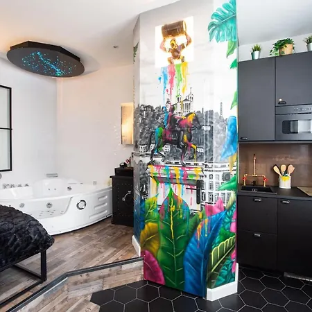 Urban Jungle Apartment *